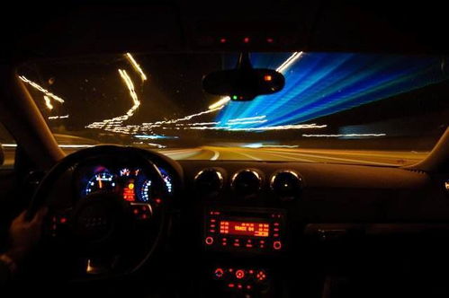 高速行车夜间驾驶安全注意事项