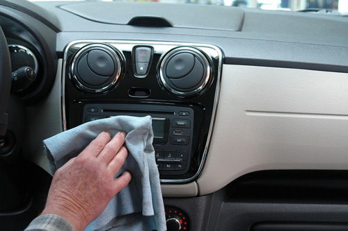 汽车内饰的清洁护理主要包括哪些内容呢