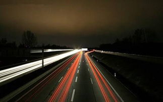 夜间高速行车如何使用灯光