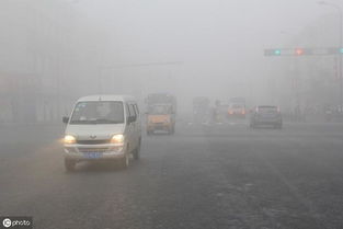 雨雪天气开车用什么灯